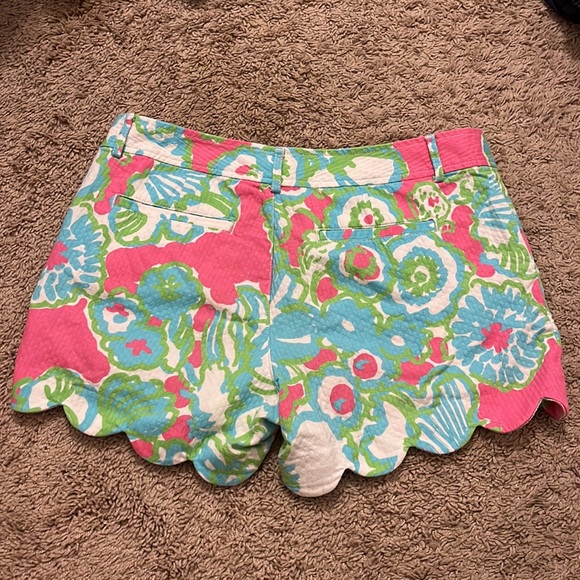 Lilly Pulitzer Buttercup short - Picture 2 of 4